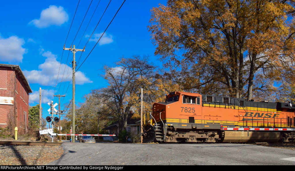 BNSF 7825